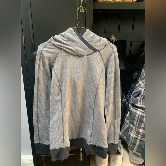 Lululemon Thinkfast Hoodie size 6 - Picture 1 of 10